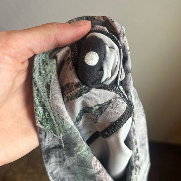 Lululemon Wunder Under High-Rise Tight 25" *Full-On Luxtreme
Springscape Multi - Picture 8 of 10